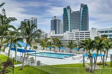 For Rent: $2,300 (1 beds, 1 baths, 915 Square Feet)