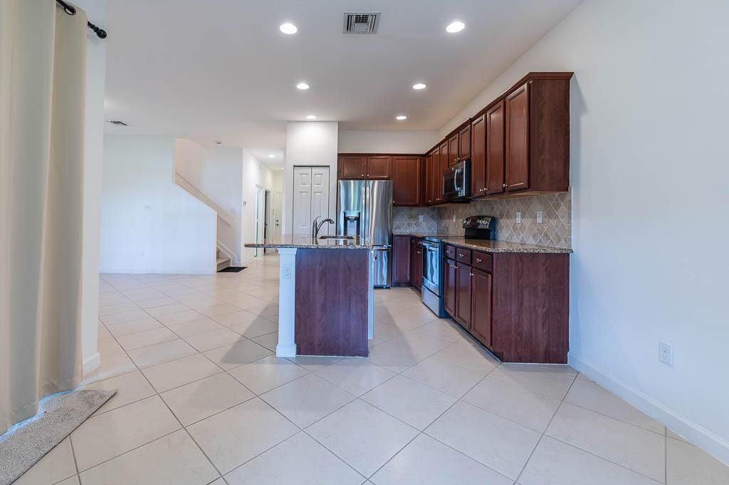 20251004-10283 Wellington Parc Drive-002