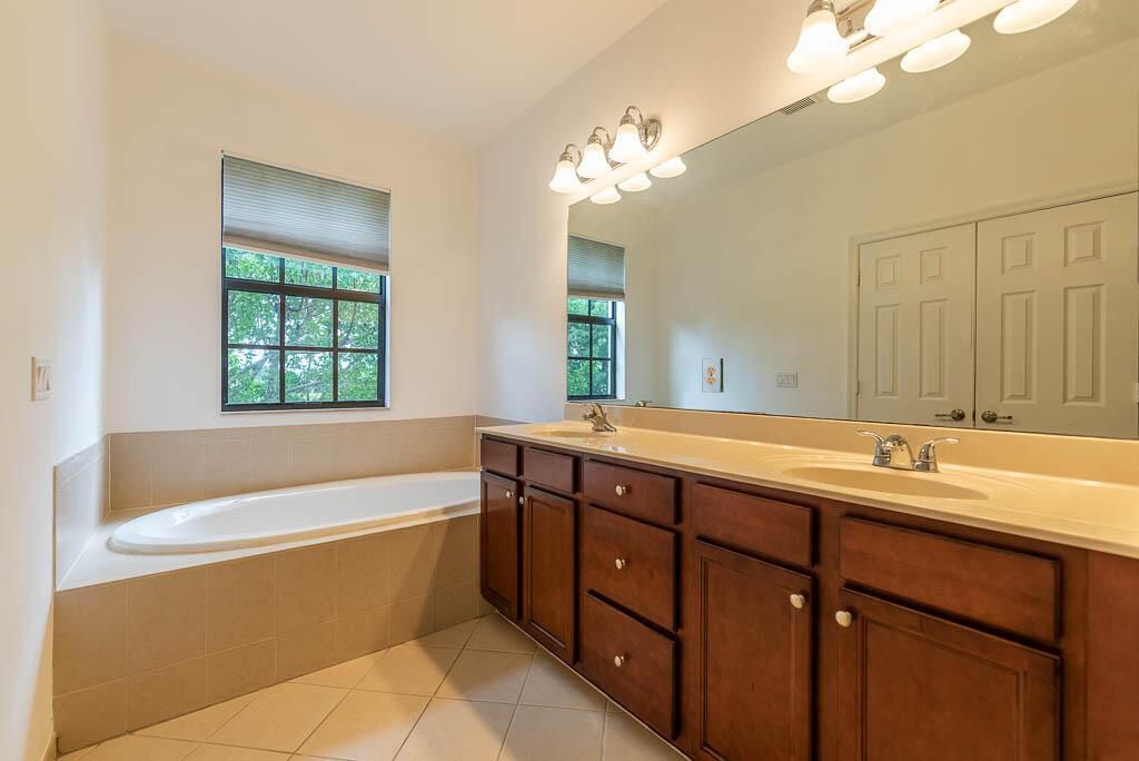 20251004-10283 Wellington Parc Drive-001