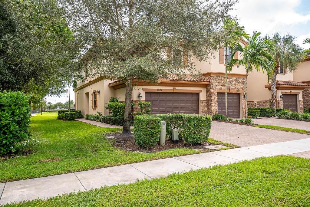 20251004-10283 Wellington Parc Drive-004