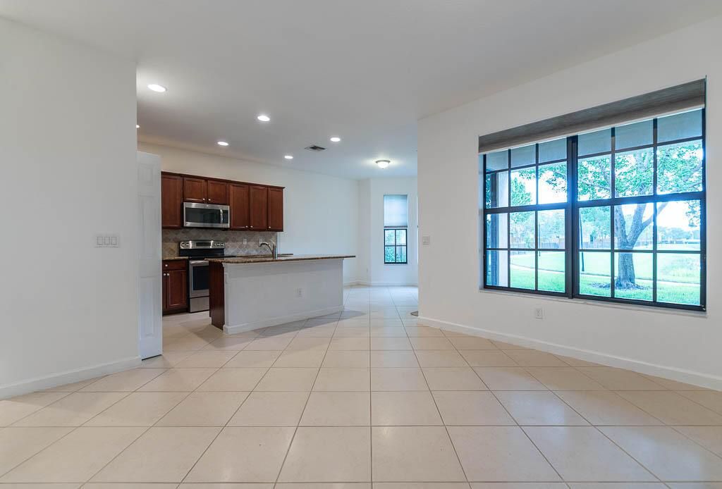 20251004-10283 Wellington Parc Drive-003
