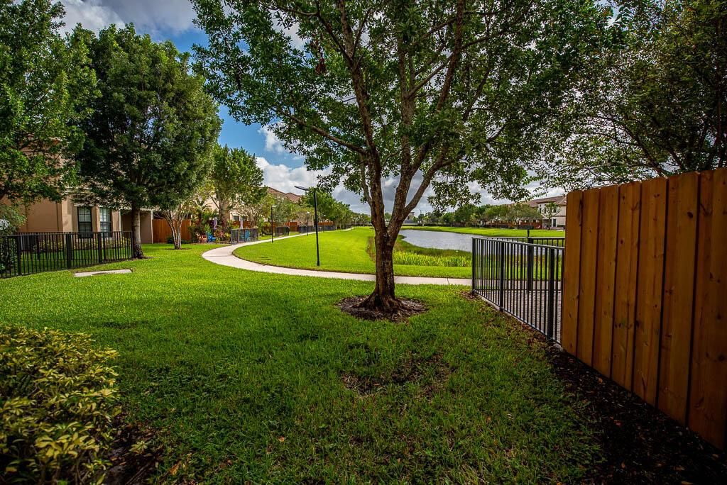 20251004-10283 Wellington Parc Drive-004
