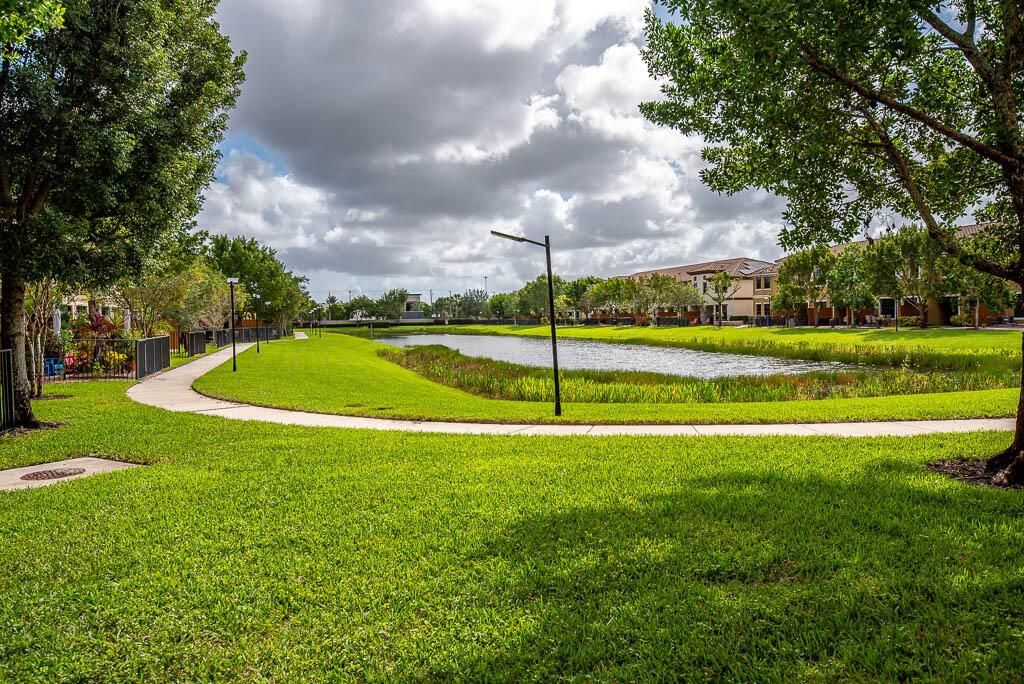 20251004-10283 Wellington Parc Drive-004