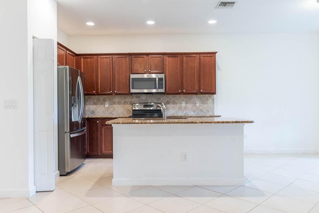 20251004-10283 Wellington Parc Drive-002