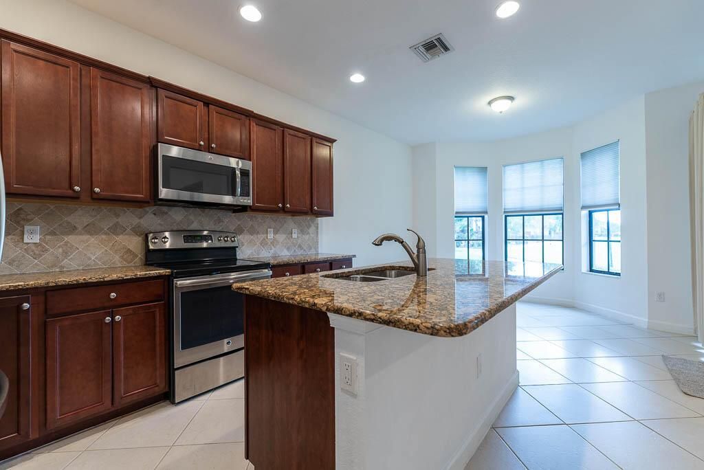 20251004-10283 Wellington Parc Drive-002