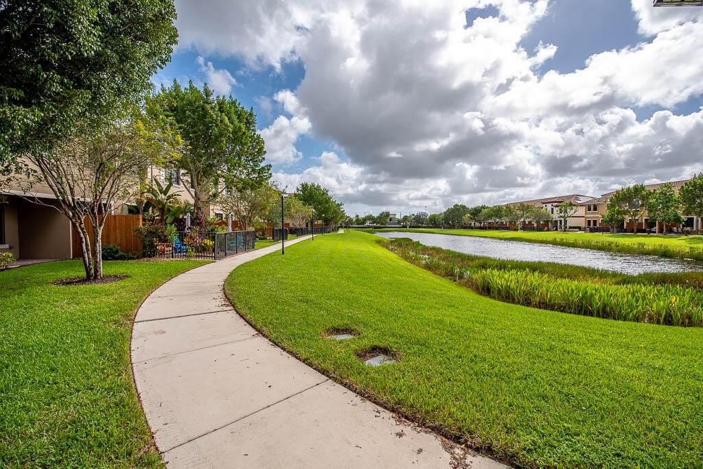 20251004-10283 Wellington Parc Drive-004