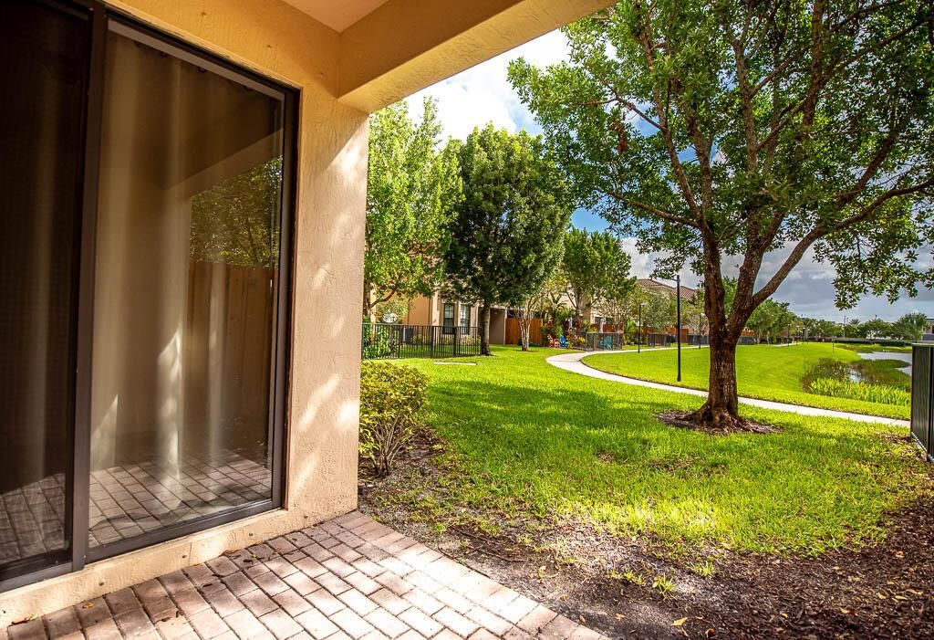 20251004-10283 Wellington Parc Drive-004
