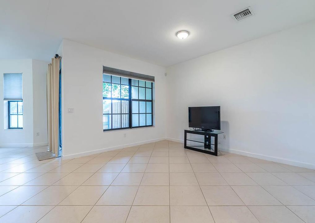 20251004-10283 Wellington Parc Drive-003