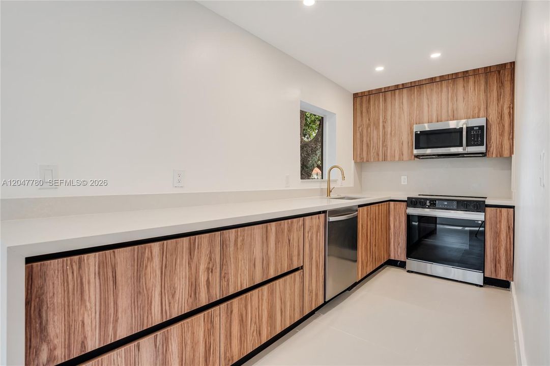For Sale: $599,000 (3 beds, 2 baths, 1248 Square Feet)