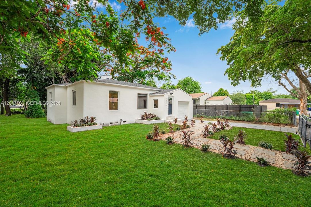 For Sale: $599,000 (3 beds, 2 baths, 1248 Square Feet)