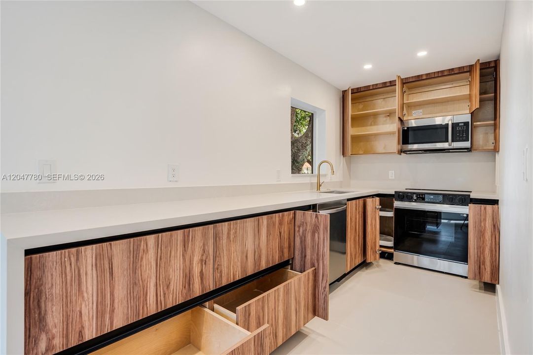 For Sale: $599,000 (3 beds, 2 baths, 1248 Square Feet)