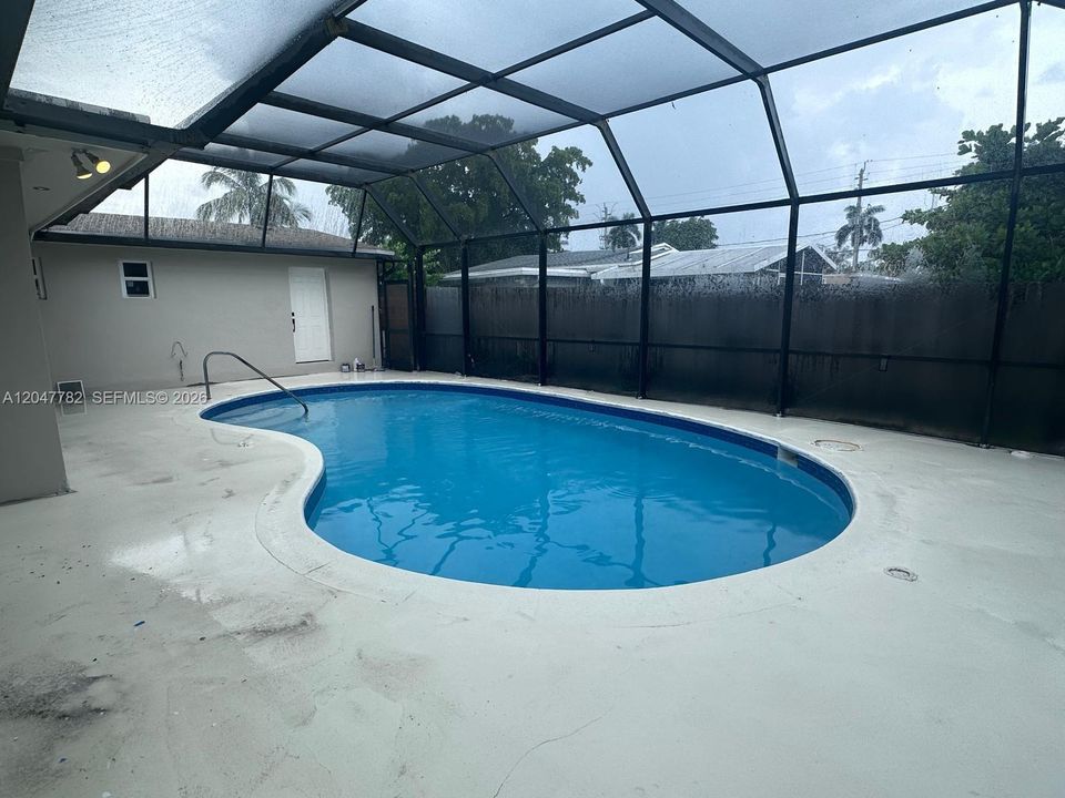 For Rent: $5,500 (4 beds, 2 baths, 1865 Square Feet)