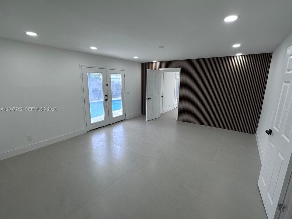 For Rent: $5,500 (4 beds, 2 baths, 1865 Square Feet)