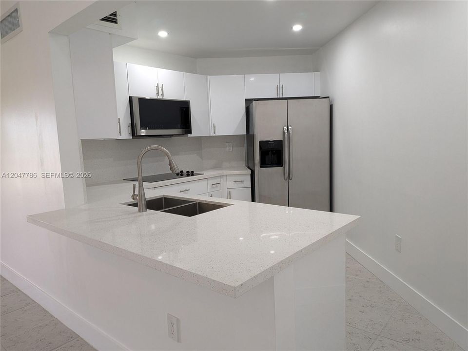 For Rent: $2,500 (2 beds, 2 baths, 1000 Square Feet)