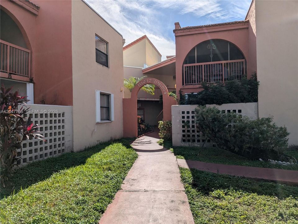 For Rent: $2,500 (2 beds, 2 baths, 1000 Square Feet)