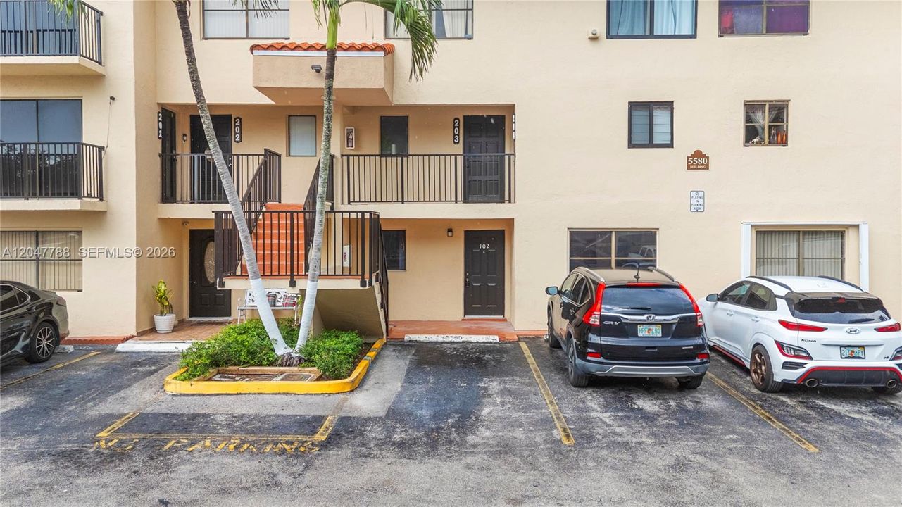 Activo con contrato: $210,000 (2 camas, 2 baños, 819 Pies cuadrados)