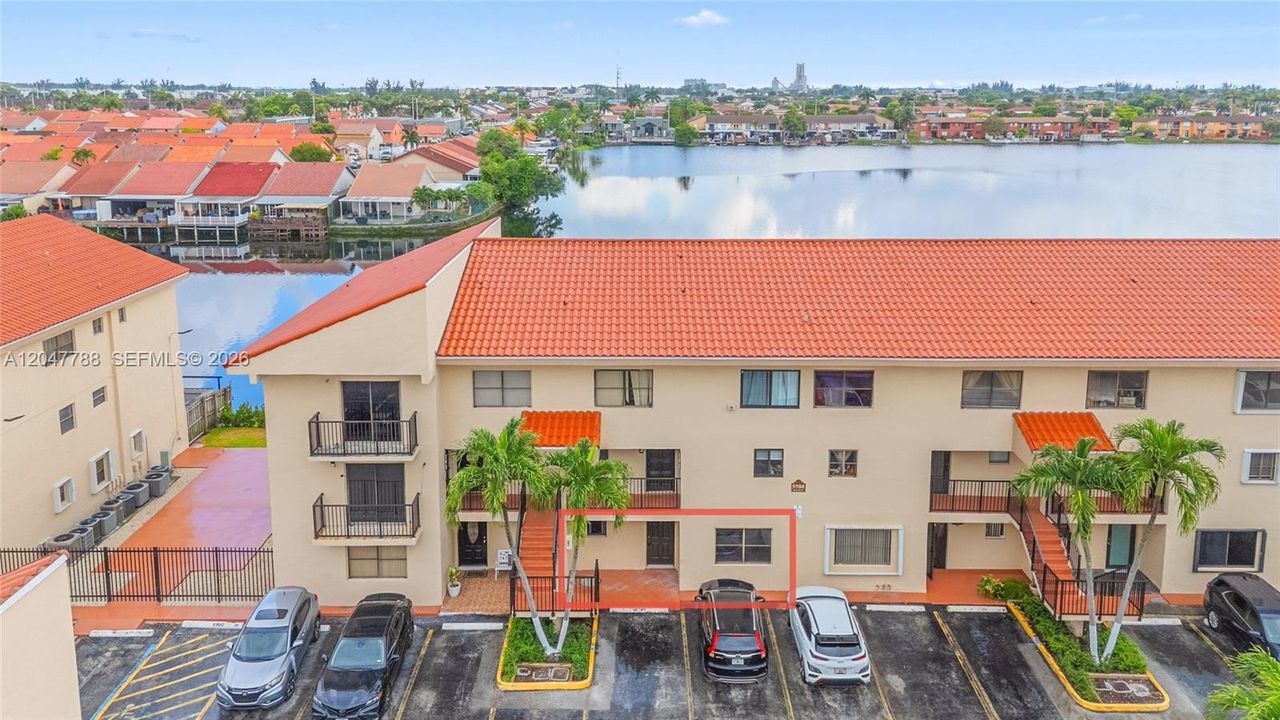 Activo con contrato: $210,000 (2 camas, 2 baños, 819 Pies cuadrados)
