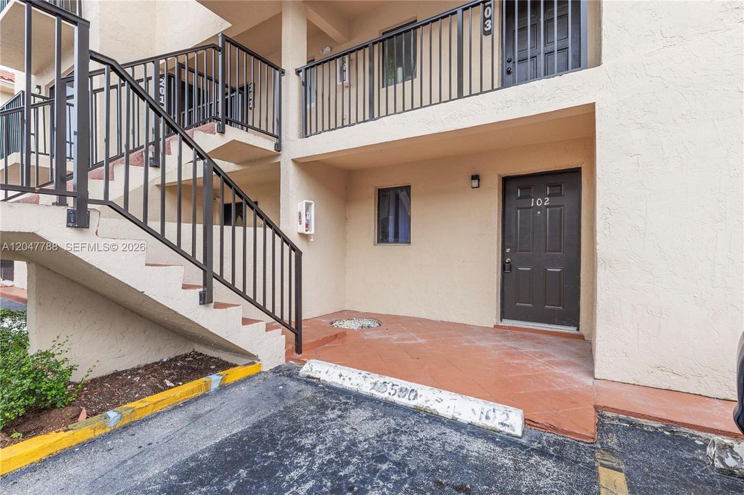 Activo con contrato: $210,000 (2 camas, 2 baños, 819 Pies cuadrados)