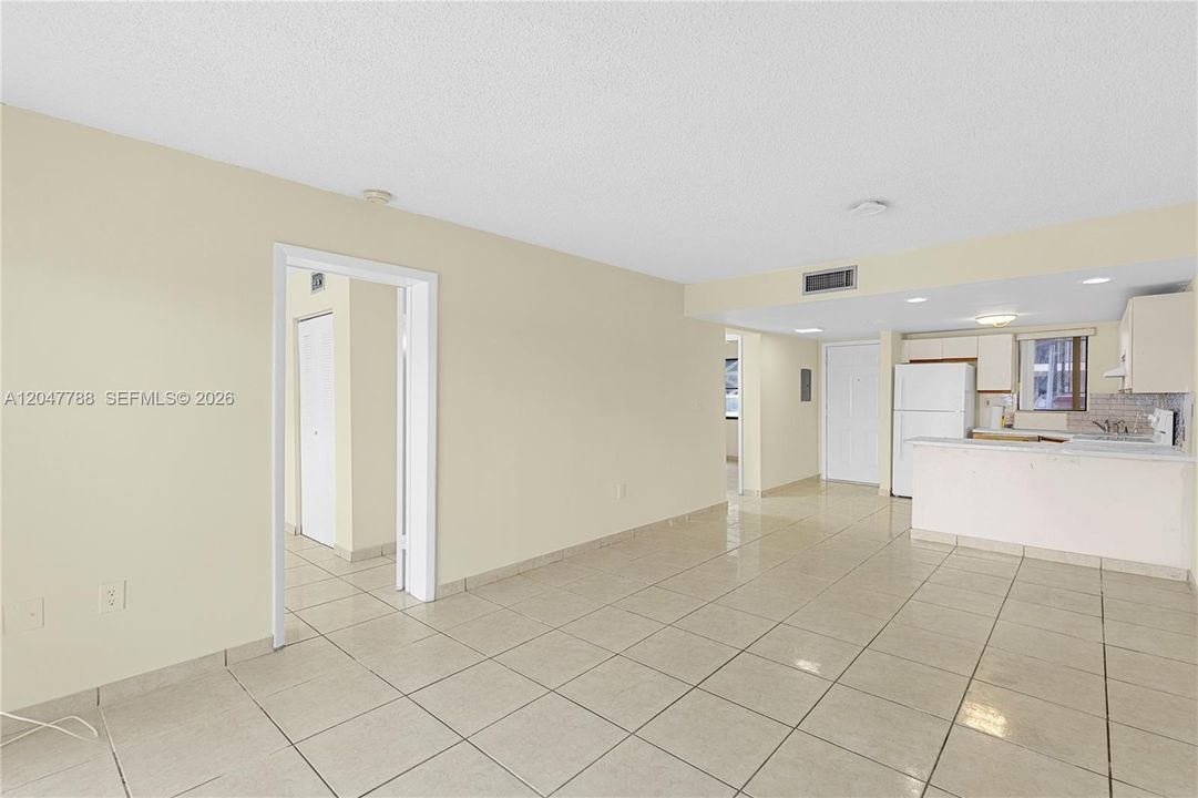 Activo con contrato: $210,000 (2 camas, 2 baños, 819 Pies cuadrados)