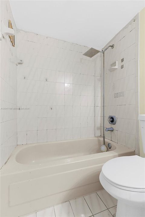 Activo con contrato: $210,000 (2 camas, 2 baños, 819 Pies cuadrados)