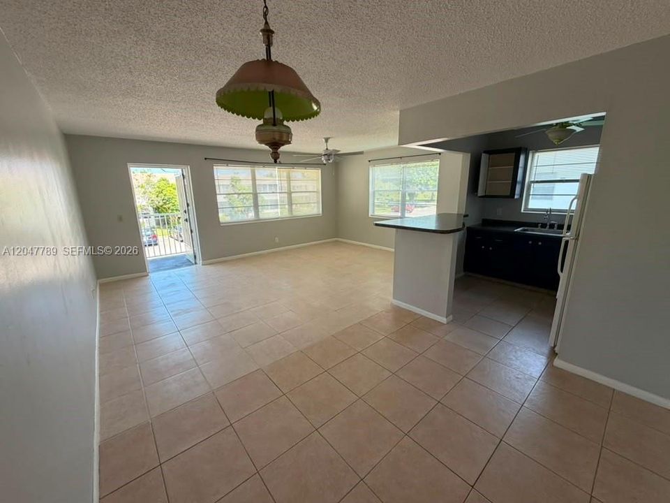 Recently Rented: $1,450 (1 beds, 1 baths, 792 Square Feet)