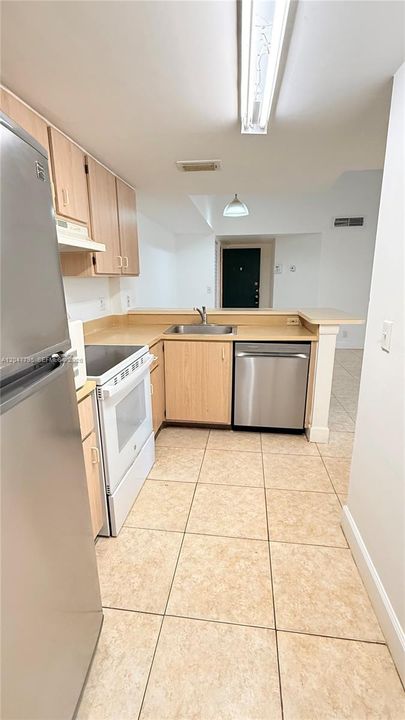 В аренду: $1,999 (2 спален, 2 ванн, 965 Квадратных фут)