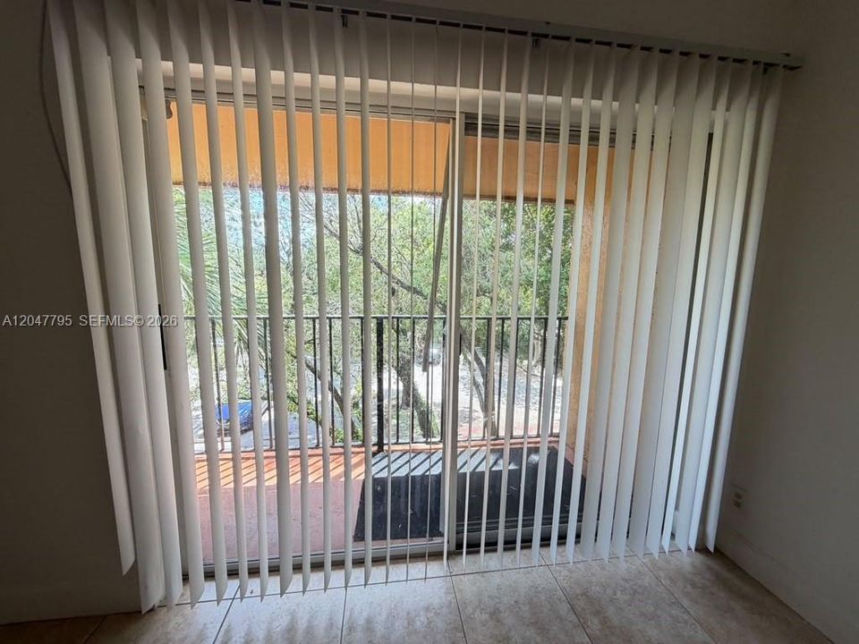 Activo con contrato: $1,900 (2 camas, 2 baños, 965 Pies cuadrados)