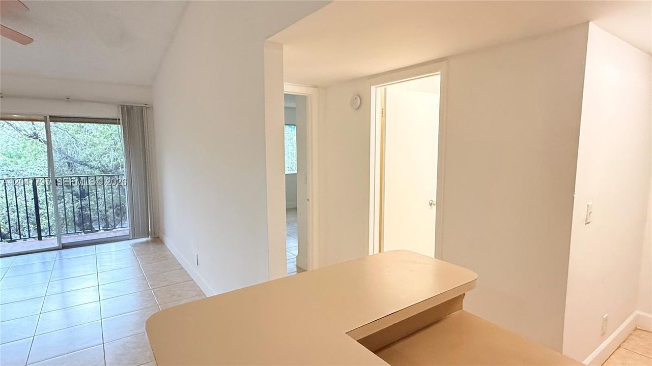 В аренду: $1,999 (2 спален, 2 ванн, 965 Квадратных фут)