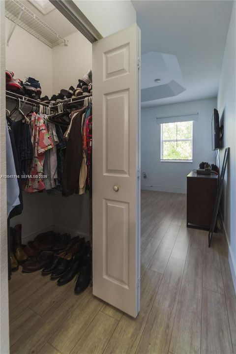For Rent: $2,200 (2 beds, 2 baths, 1290 Square Feet)