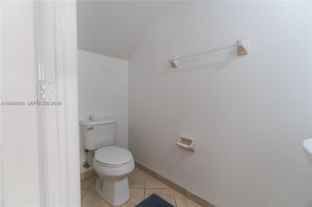 For Rent: $2,200 (2 beds, 2 baths, 1290 Square Feet)