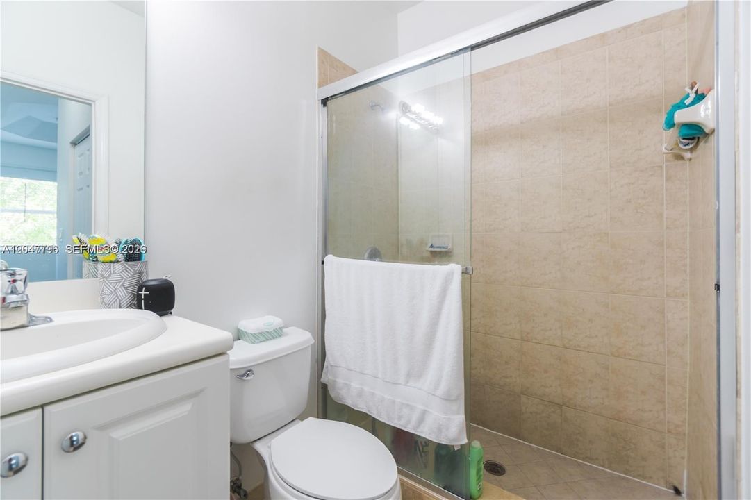 For Rent: $2,200 (2 beds, 2 baths, 1290 Square Feet)
