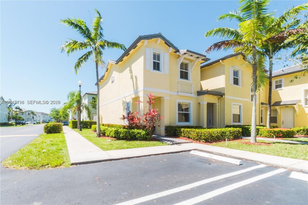 For Rent: $2,200 (2 beds, 2 baths, 1290 Square Feet)