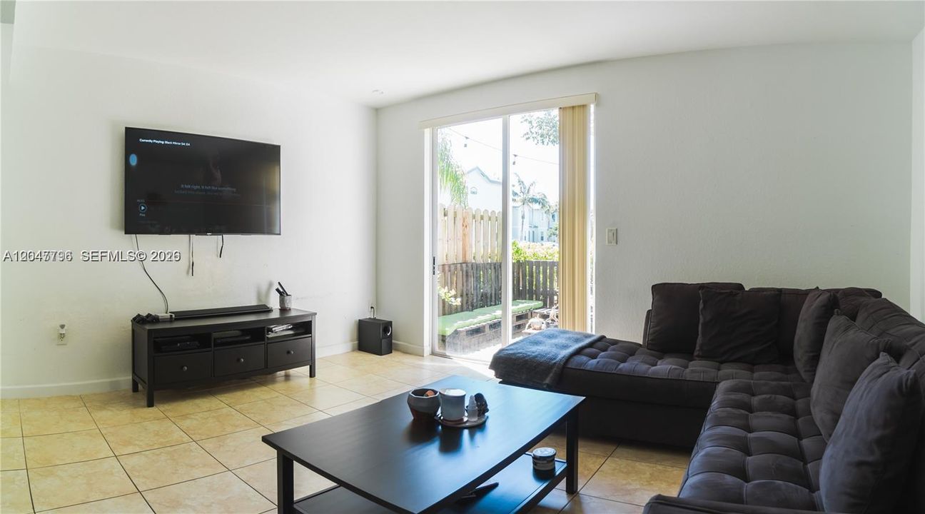 For Rent: $2,200 (2 beds, 2 baths, 1290 Square Feet)