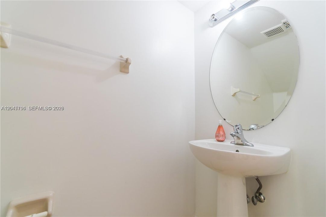 For Rent: $2,200 (2 beds, 2 baths, 1290 Square Feet)