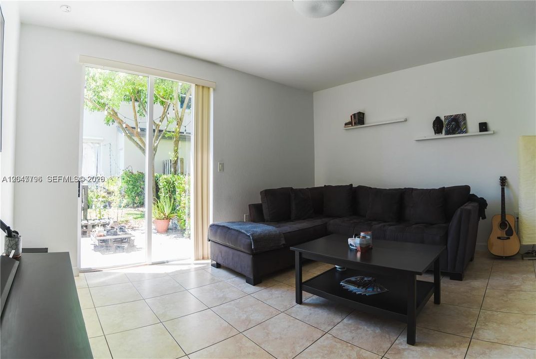 For Rent: $2,200 (2 beds, 2 baths, 1290 Square Feet)