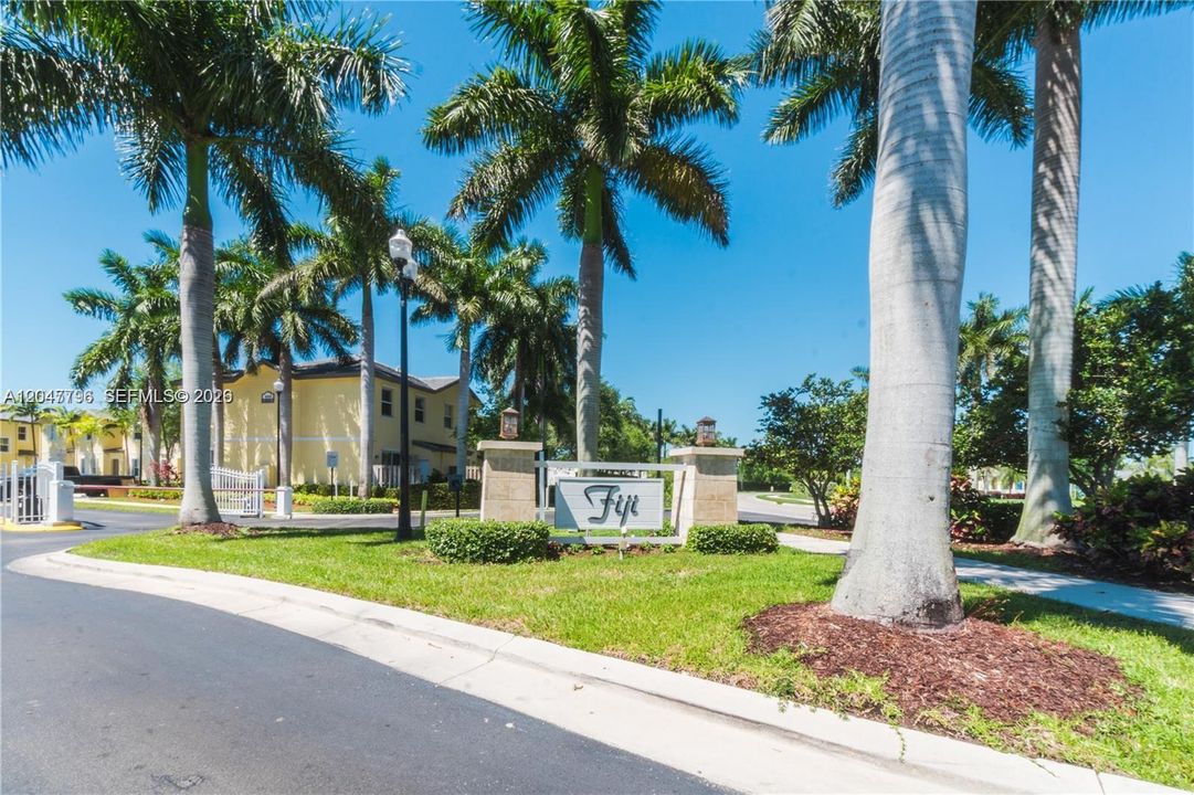 For Rent: $2,200 (2 beds, 2 baths, 1290 Square Feet)