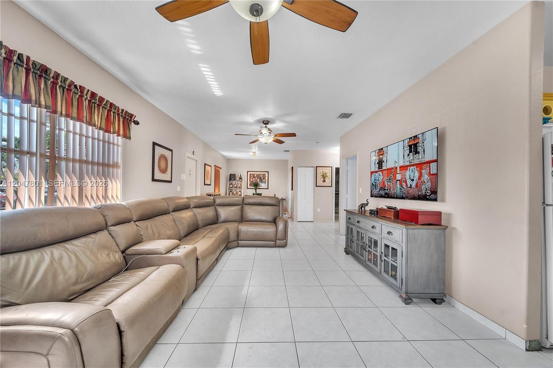 For Rent: $3,100 (3 beds, 1 baths, 1500 Square Feet)