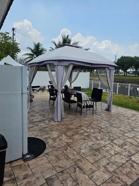 For Rent: $3,100 (3 beds, 1 baths, 1500 Square Feet)