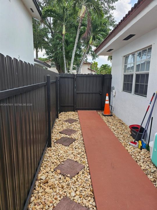 Side Pathway to Patio