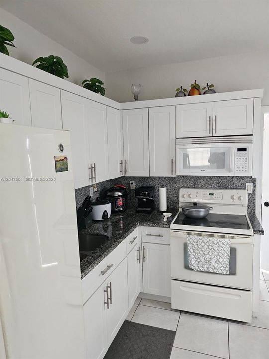 For Rent: $3,100 (3 beds, 1 baths, 1500 Square Feet)
