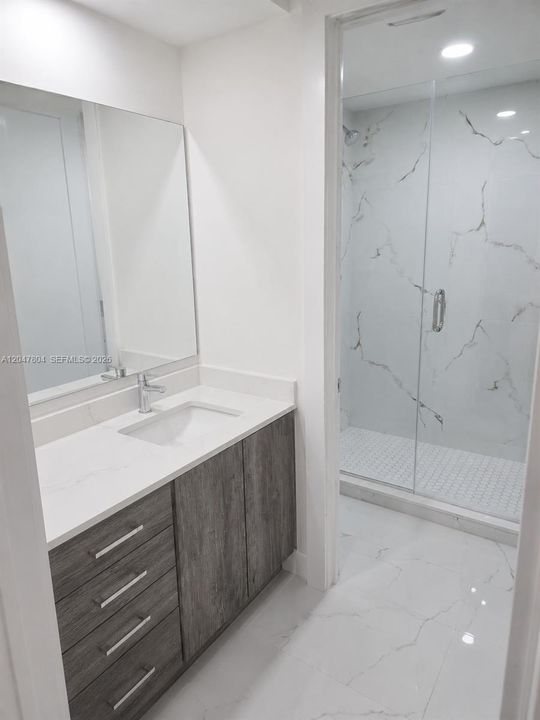 En Venta: $235,000 (2 camas, 2 baños, 1060 Pies cuadrados)