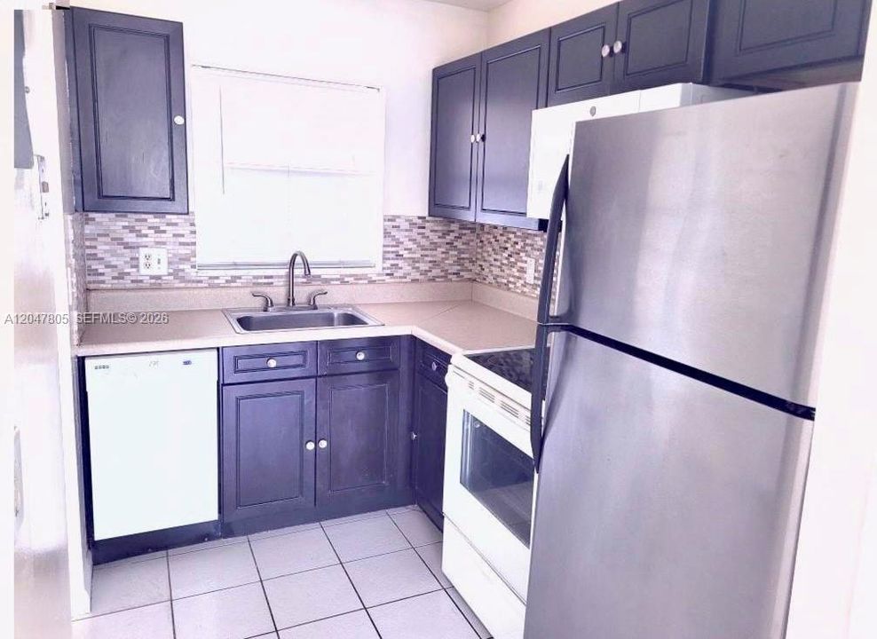 For Sale: $179,000 (2 beds, 1 baths, 777 Square Feet)