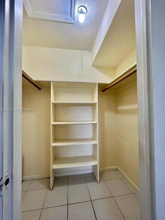 For Sale: $179,000 (2 beds, 1 baths, 777 Square Feet)