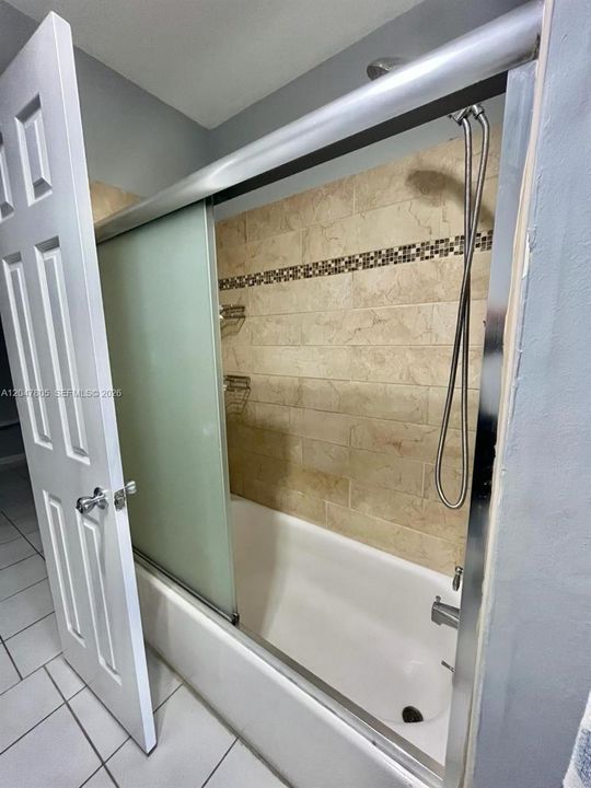 For Sale: $179,000 (2 beds, 1 baths, 777 Square Feet)