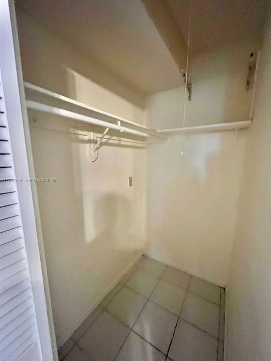 For Sale: $179,000 (2 beds, 1 baths, 777 Square Feet)