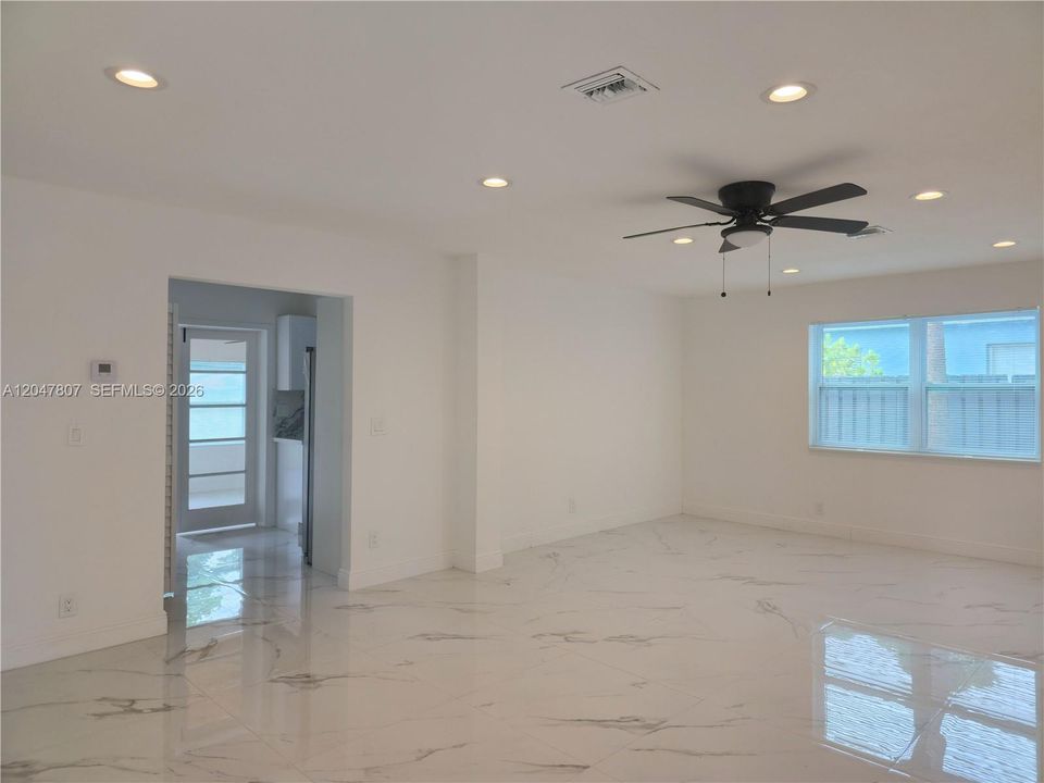 En Venta: $539,900 (2 camas, 2 baños, 1122 Pies cuadrados)