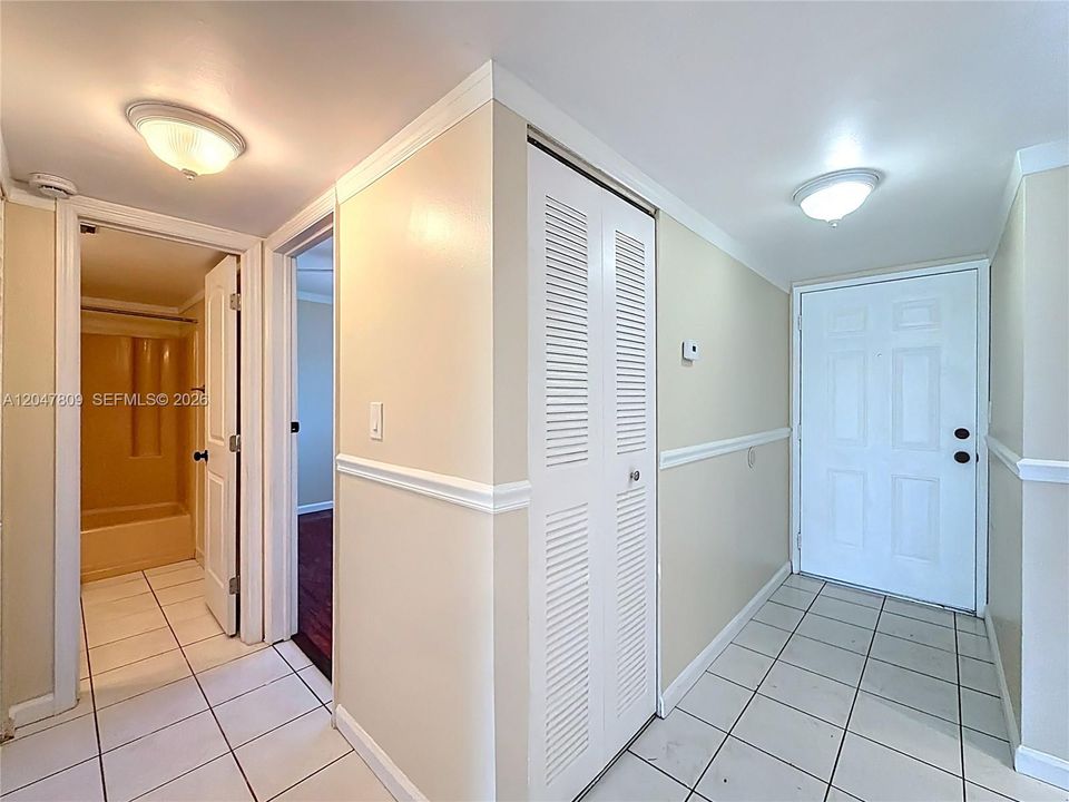 For Rent: $2,000 (2 beds, 2 baths, 832 Square Feet)