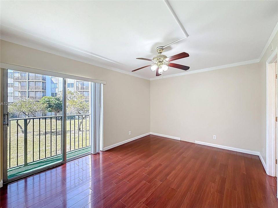 For Rent: $2,000 (2 beds, 2 baths, 832 Square Feet)