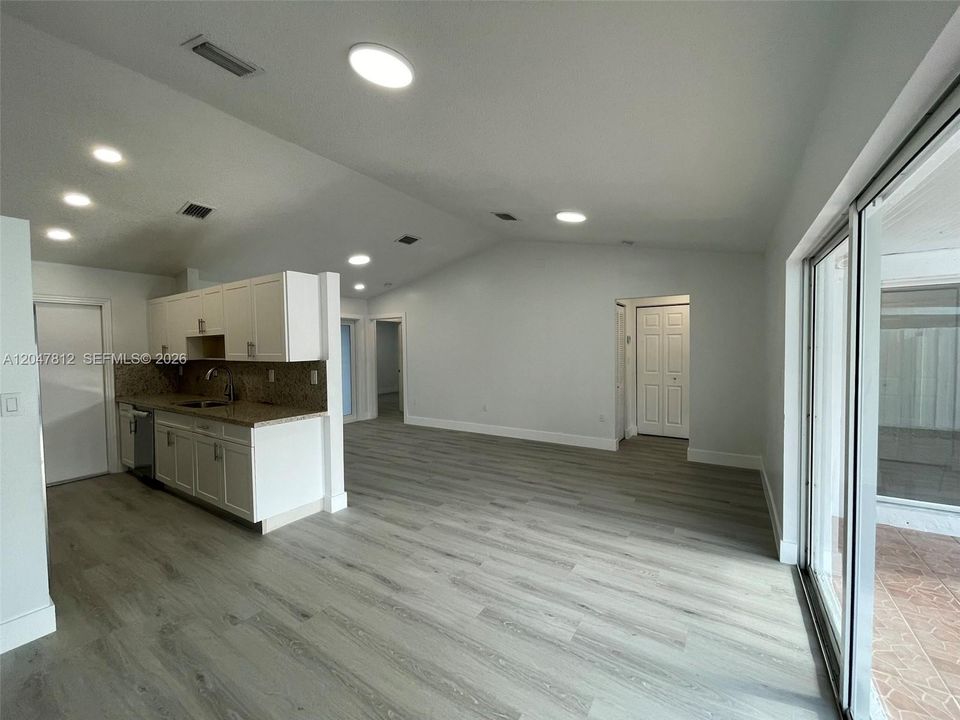 For Rent: $3,350 (3 beds, 2 baths, 1335 Square Feet)