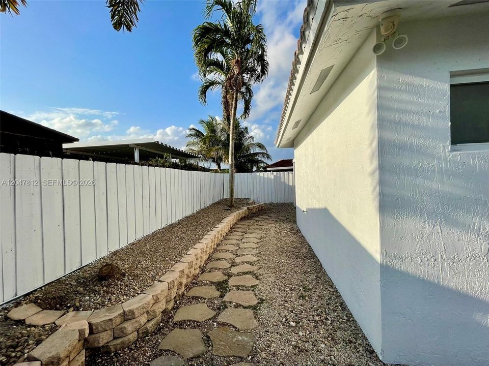 For Rent: $3,350 (3 beds, 2 baths, 1335 Square Feet)